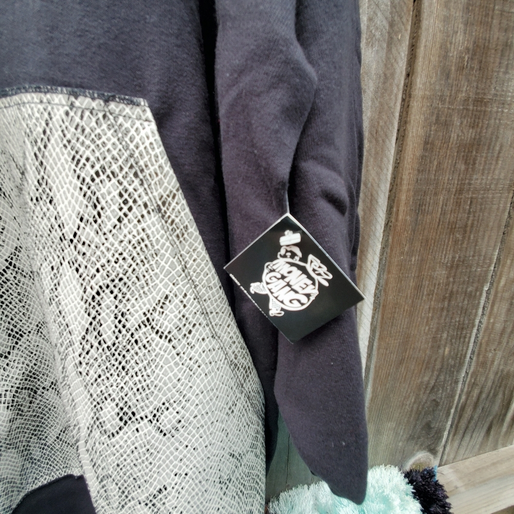 Sweater - Picture 7 of 8